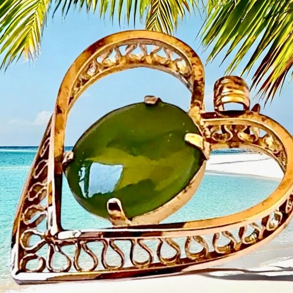 Jade Prong Set Heart Pendant 925 Sterling Silver with Gold Overlay - Picture 4 of 9